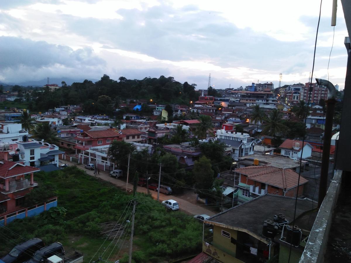 Suroor Tourist Home Вираджпет Екстериор снимка