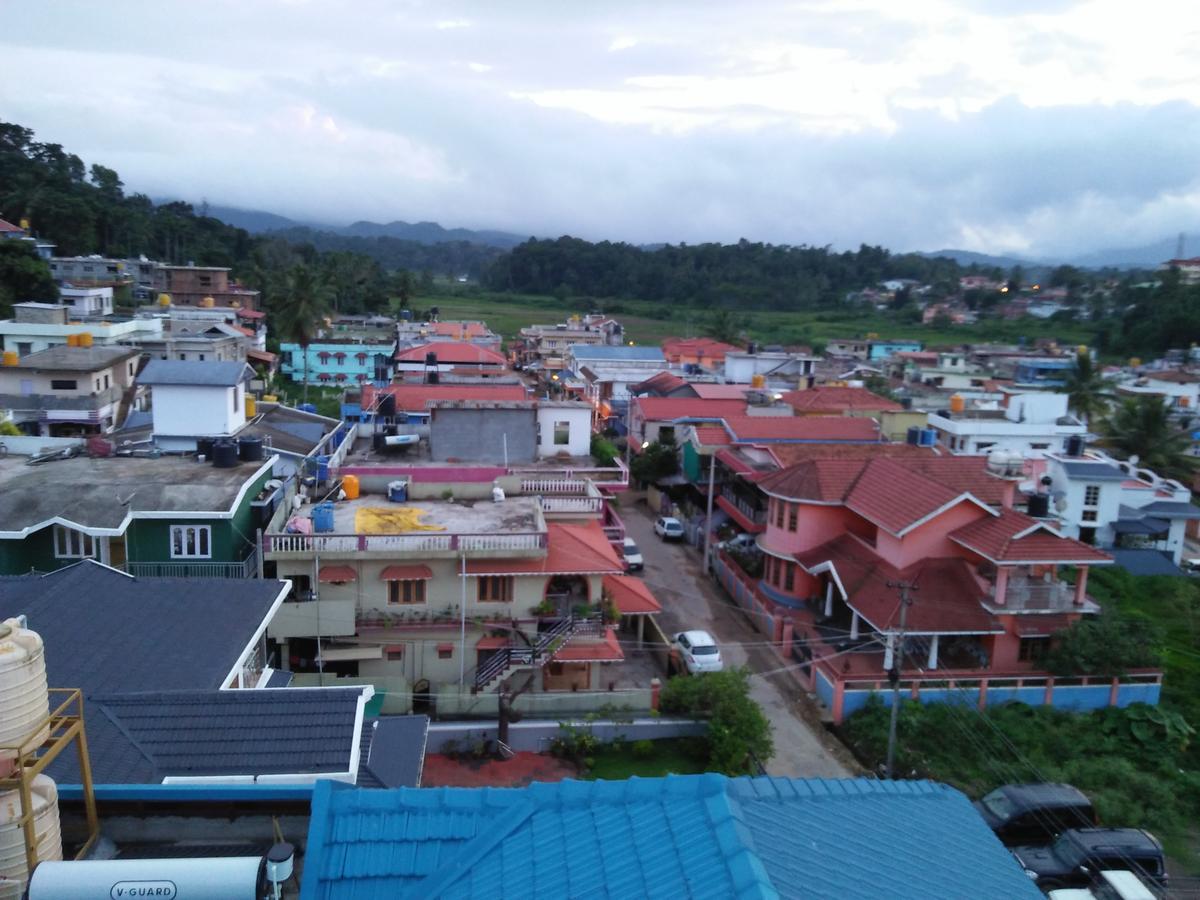 Suroor Tourist Home Вираджпет Екстериор снимка